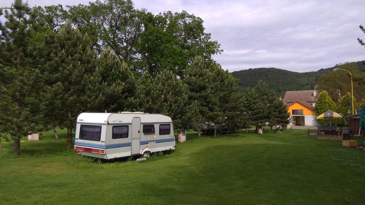 ホテルCamp Oaza Chudcice エクステリア 写真